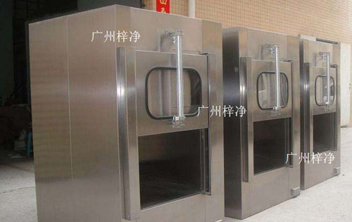 層流傳遞窗主要是用在生物潔凈區(qū)作為物品的傳遞,主要應(yīng)用場所:生物制藥,科研單位,疾控中心,大型醫(yī)院,大學(xué)科研,生物潔凈及應(yīng)用的各種潔凈區(qū)。