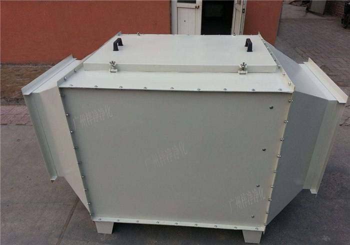 空氣過濾箱內(nèi)部結(jié)構(gòu)裝的初效空氣過濾器，高效空氣過濾器，風(fēng)機(jī)組合而成。