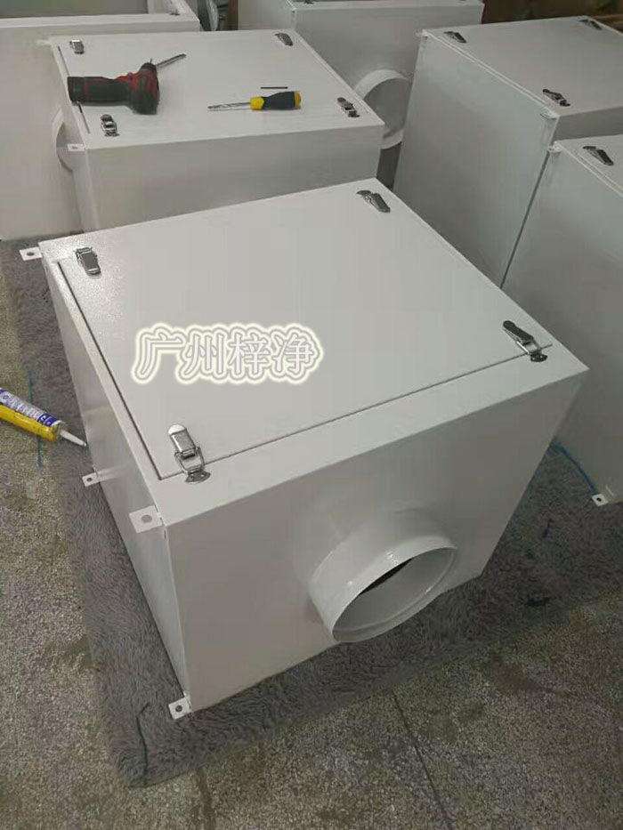 增壓新風(fēng)柜根據(jù)所需風(fēng)量的風(fēng)壓不同，在電機(jī)功率適用范圍內(nèi)調(diào)整風(fēng)機(jī)轉(zhuǎn)速，達(dá)到所需效果；