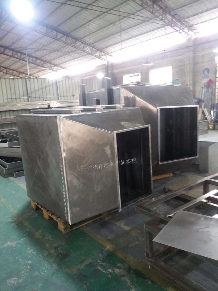 增壓新風(fēng)柜可根據(jù)不同的通風(fēng)管道布局，訂做不同的進(jìn)出風(fēng)口方向的風(fēng)柜；