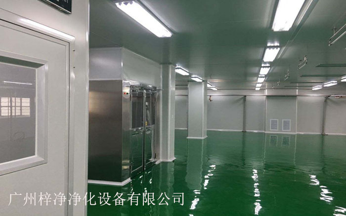 風淋室主要用于對進入潔凈室的人員進行預處理，以減少帶入的塵埃和污染物。