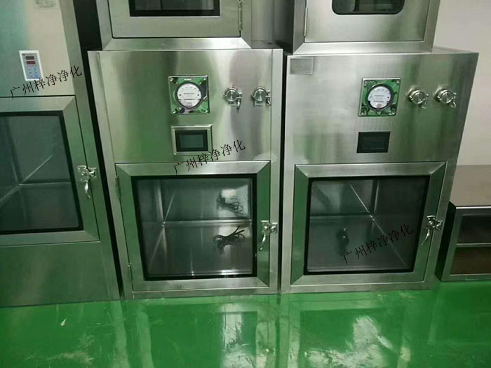 層流傳遞窗適用于需要隔離不同潔凈度級(jí)別的房間，如潔凈室與普通房間之間的連接、不同潔凈度級(jí)別潔凈室之間的連接等。