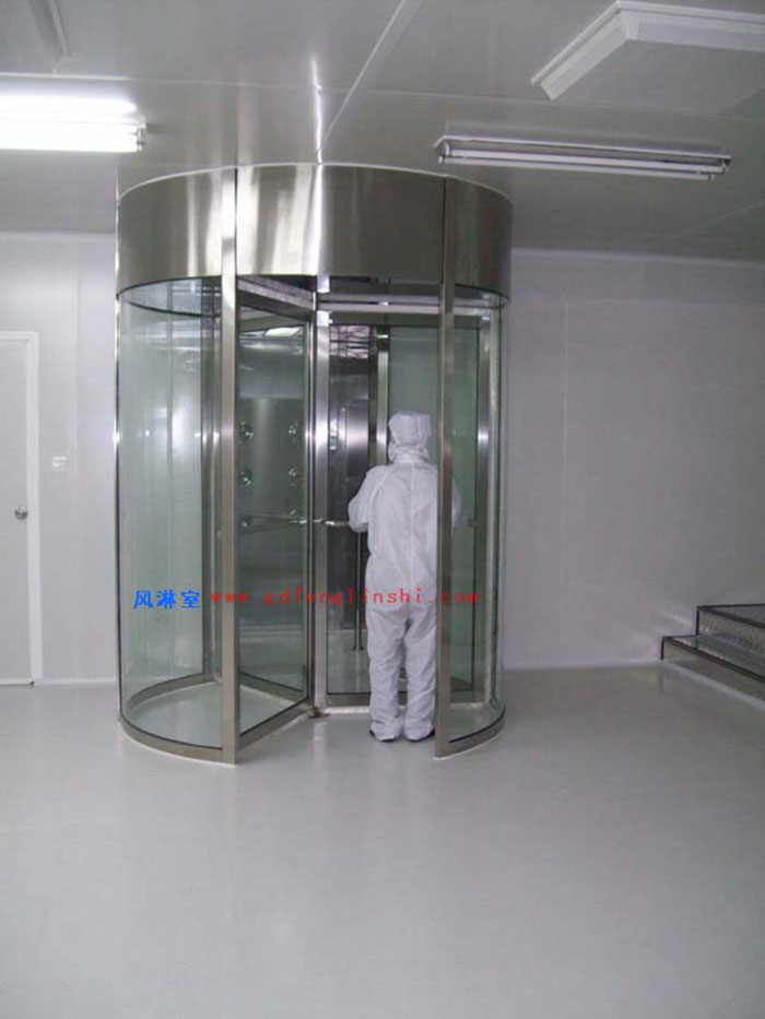 旋轉(zhuǎn)門(mén)風(fēng)淋室作為一種高效的人體凈身設(shè)備 旋轉(zhuǎn)門(mén)風(fēng)淋室作為一種高效的人體凈身設(shè)備