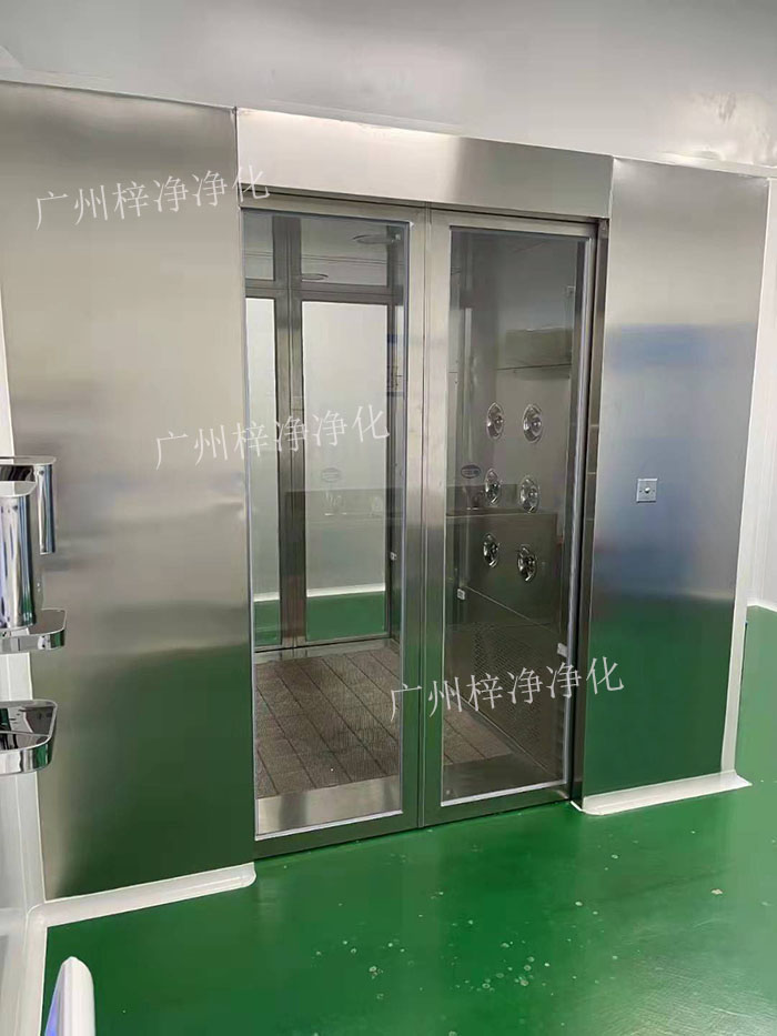 對(duì)于貨淋室，則通常位于物料進(jìn)入潔凈室的位置