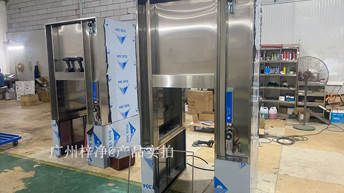 全自動(dòng)感應(yīng)輸送帶傳遞窗的電氣問題處理需要從選型、安裝、運(yùn)行、維護(hù)、故障處理及安全注意事項(xiàng)等多方面進(jìn)行全面考慮。