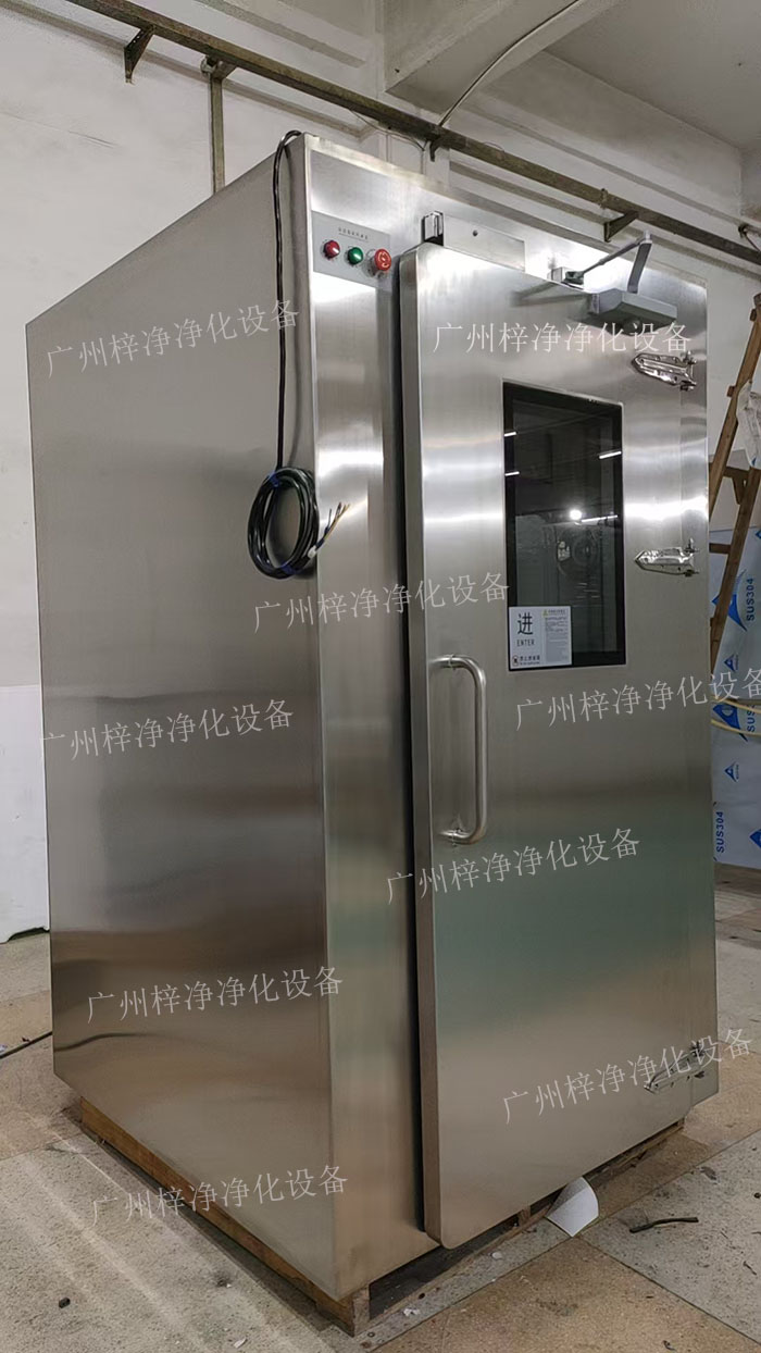  高端滿焊接風(fēng)淋室的詳細介紹